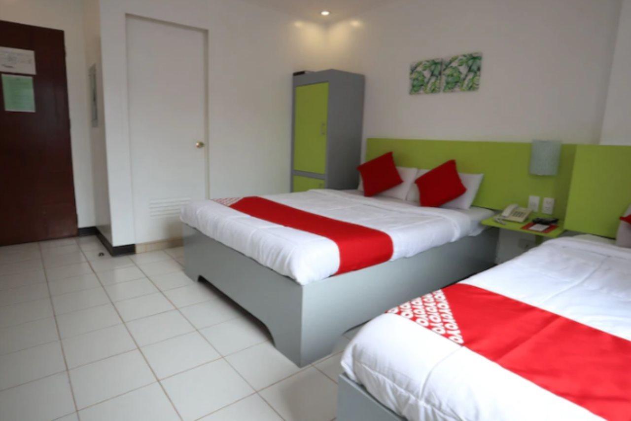 Oyo 210 Apple Tree Suites Cebú Exterior foto